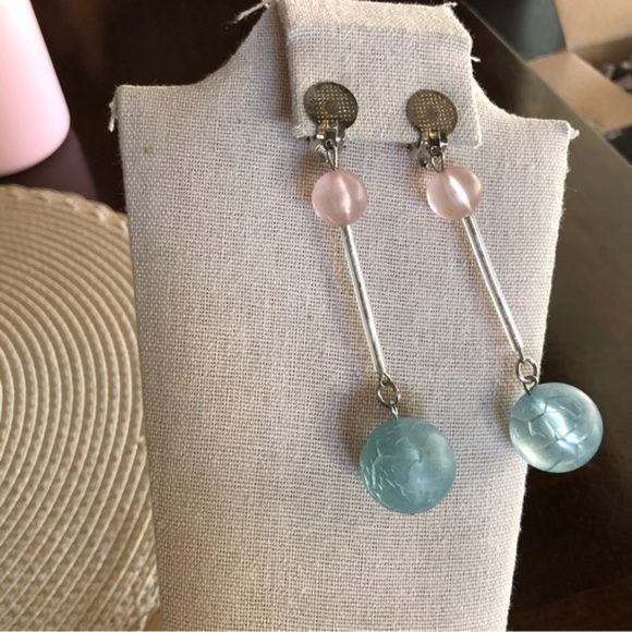 Vintage Clip On Earrings - Picture 2 of 4